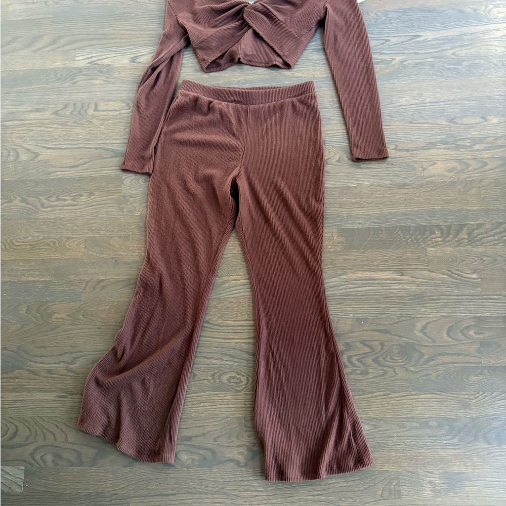 NWT Almost Famous 2 Pc Set Sweater Crop Top and Pants Large - Picture 3 of 5